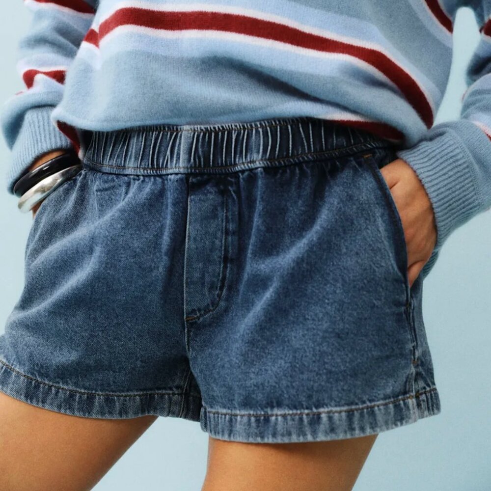 Reformation Theo Low Rise 2.5 Pull On Denim Shorts Blue - Size XS